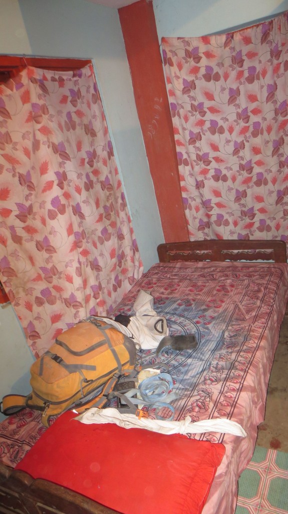 Etwas kärglich: Bett ohne Matratze